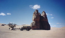 Zum Vergr��ern einfach klicken ! - Gusunga bei den Felsmalereien